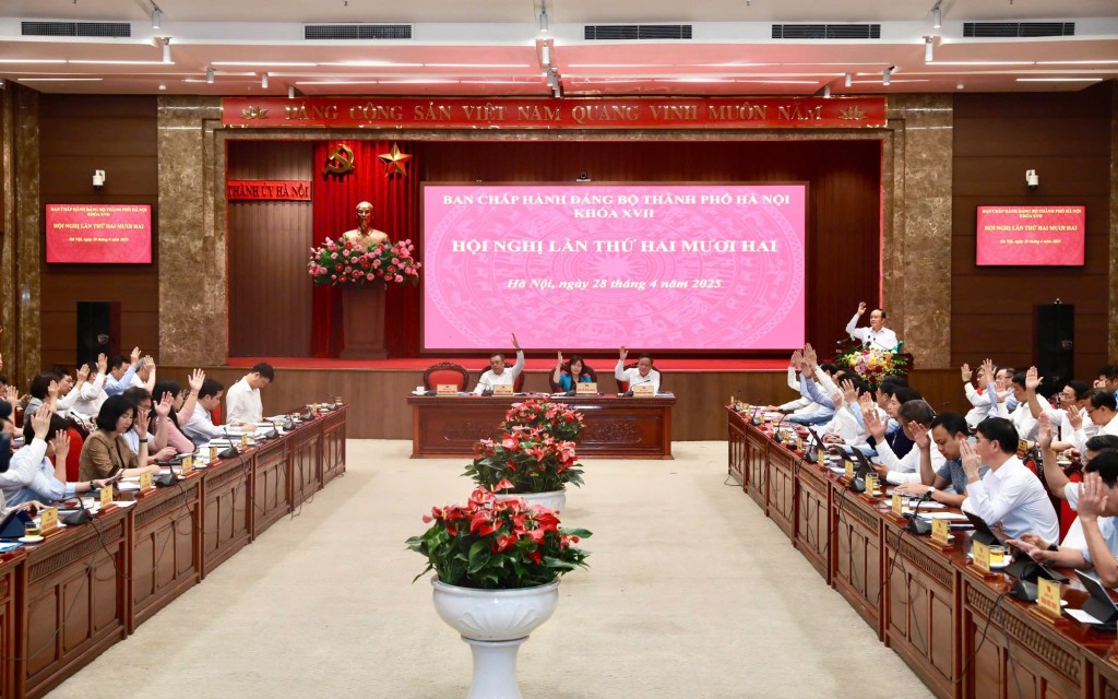 BCH Đảng bộ TP Hà Nội họp bàn phương hướng công tác nhân sự Đại hội XVIII