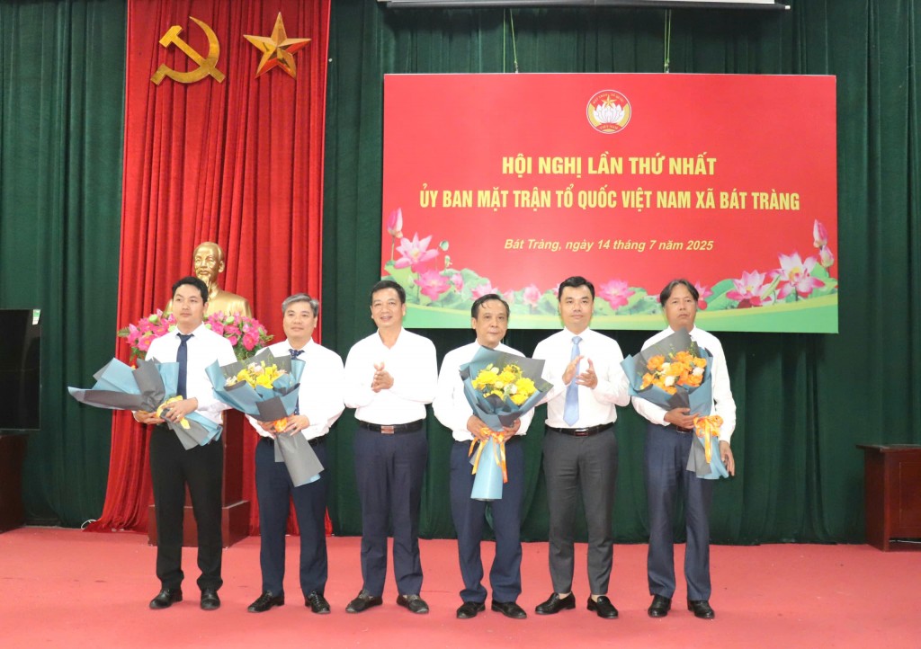 Kiện toàn tổ chức, nâng cao năng lực, trình độ của đội ngũ cán bộ Mặt trận