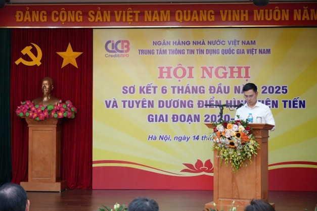 Quyền Tổng Giám đốc CIC Trần Trung Dũng trình bày báo cáo sơ kết 6 tháng đầu năm
