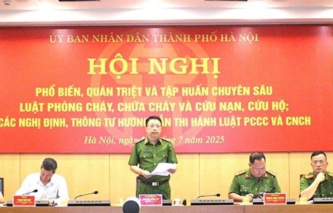Vận động 100% hộ gia đình lắp đặt hệ thống cảnh báo cháy sớm