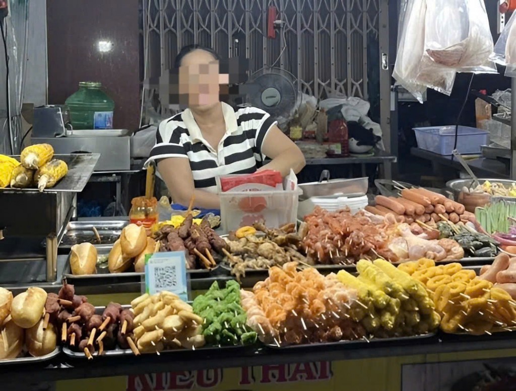Quán ăn vỉa hè ở Đà Nẵng bị tố “chặt chém” du khách (Ảnh: Người dân cung cấp)