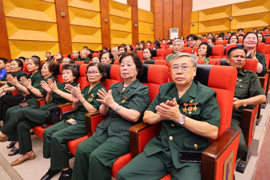 Đại biểu là cựu thanh niên xung phong tham dự lễ kỷ niệm