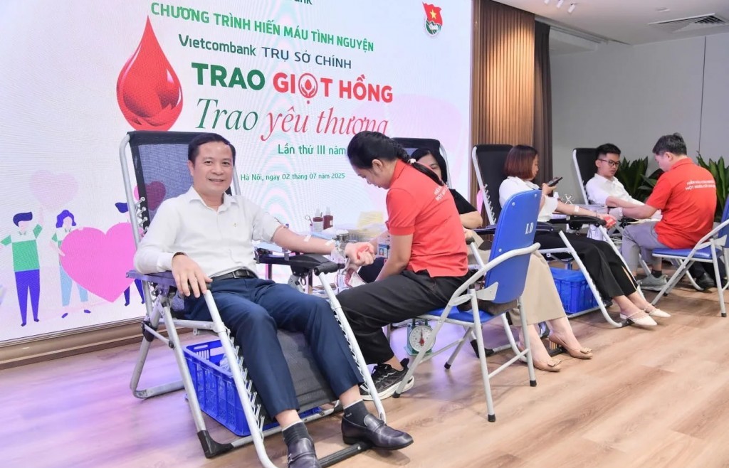Ấn tượng chương trình "Vietcombank: Trao giọt hồng - Trao yêu thương" thu về  538 đơn vị máu