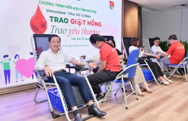 Ấn tượng chương trình "Vietcombank: Trao giọt hồng - Trao yêu thương" thu về 538 đơn vị máu