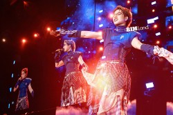 Không ngủ ở Hạ Long: Đại nhạc hội bên vịnh biển thu hút vạn người