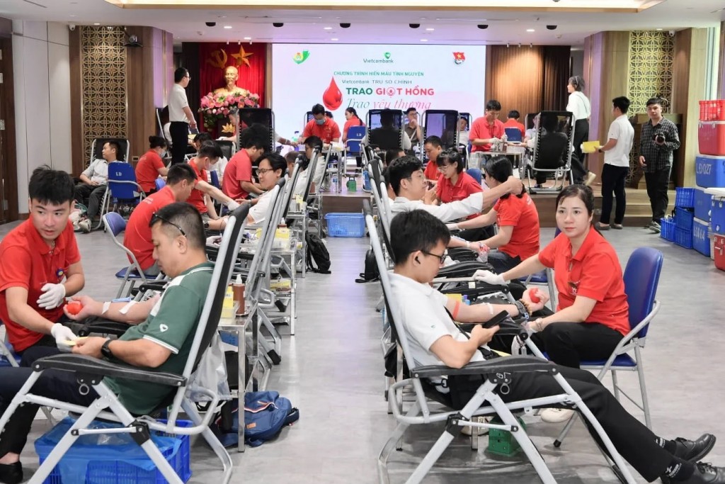 Toàn cảnh chương trình hiến máu tình nguyện năm 2025 “Vietcombank: Trao giọt hồng - Trao yêu thương”