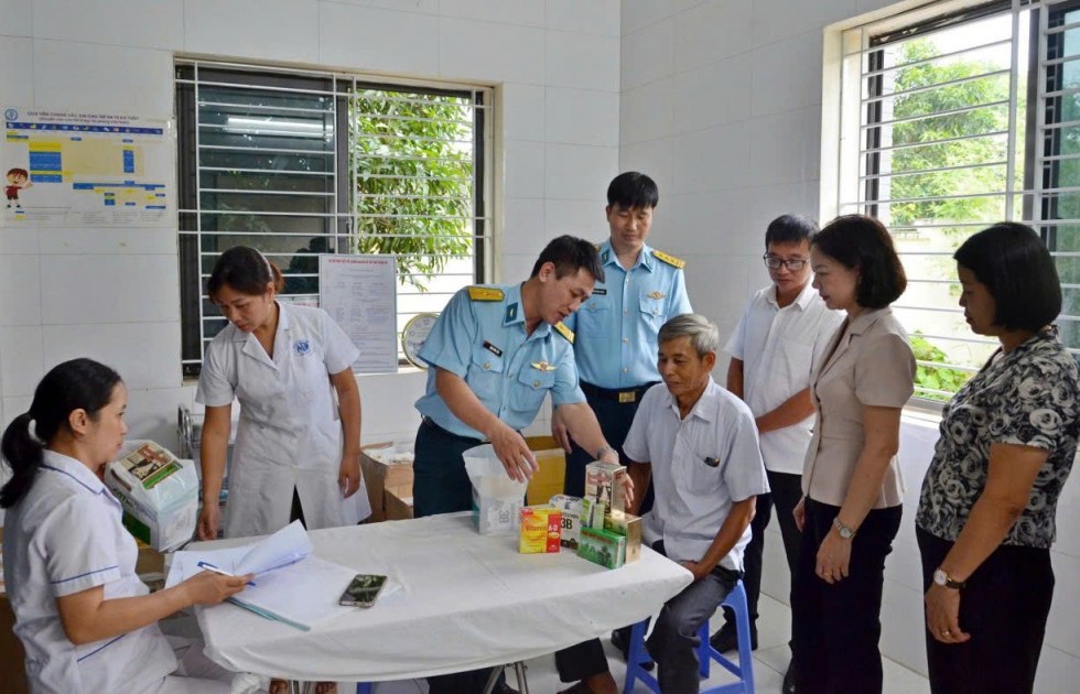 Khám sức khỏe miễn phí cho người có công tại phường Tùng Thiện