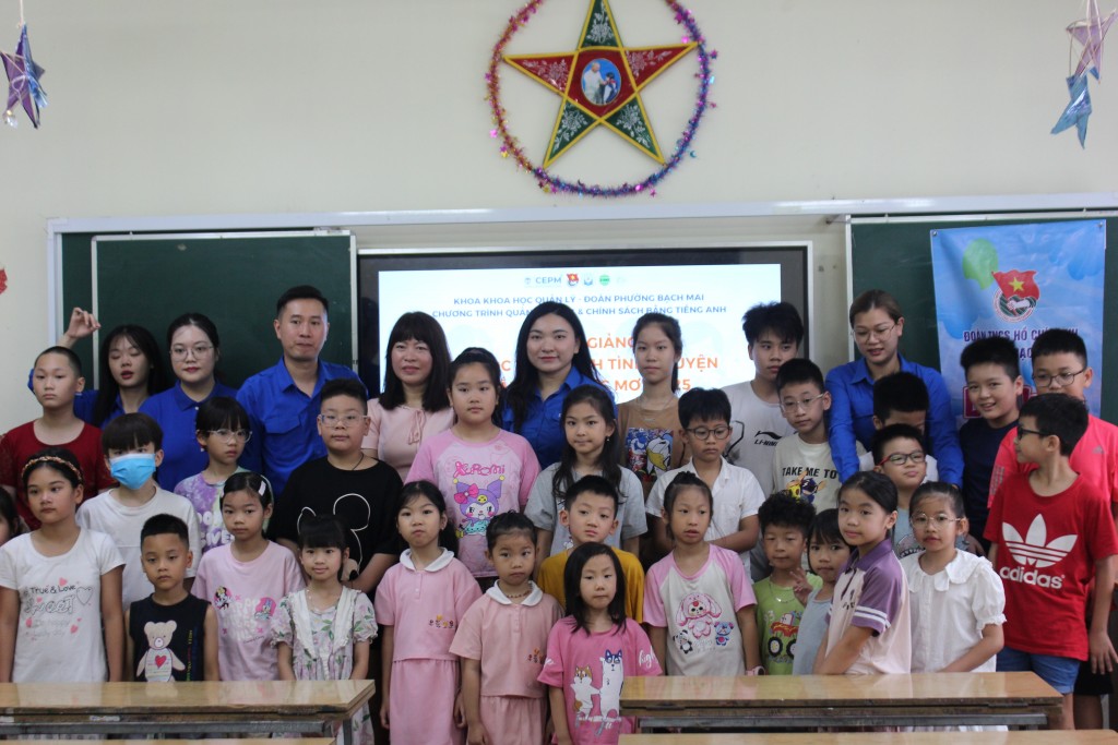 Lớp học tiếng Anh rộn tiếng cười, hè thêm ý nghĩa
