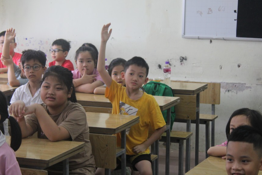 Các em học sinh hào hứng tham gia lớp học 
