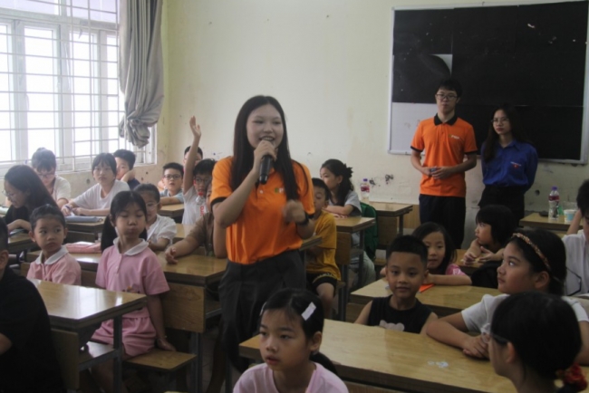 Lớp học tiếng Anh rộn tiếng cười, hè thêm ý nghĩa