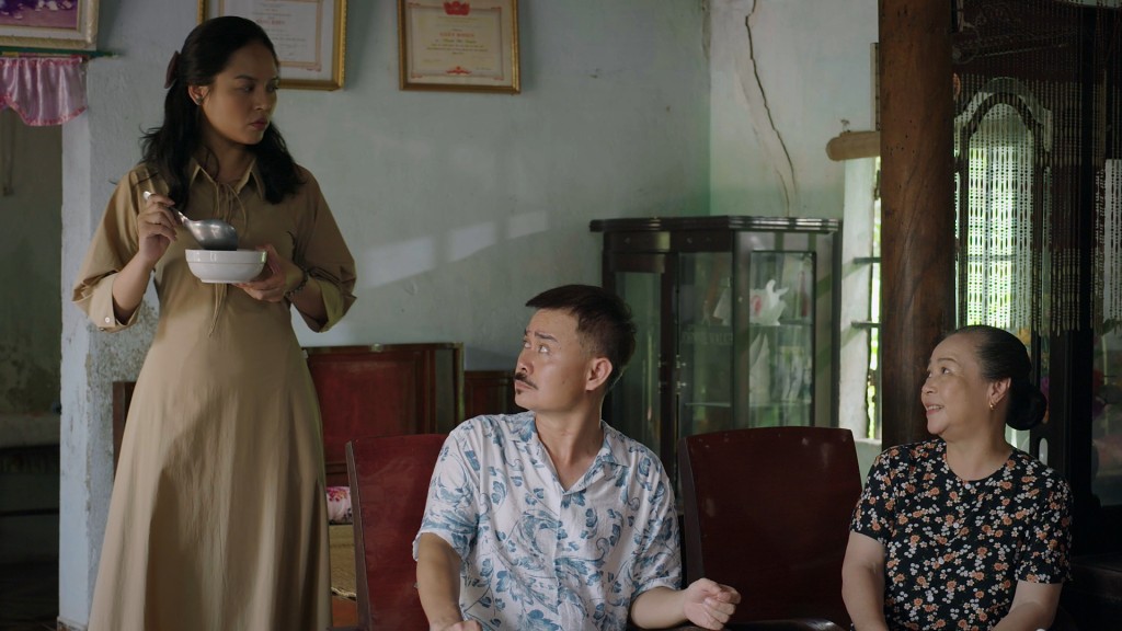 Tuấn Tú chịu nhiều áp lực khi vào vai công an xã