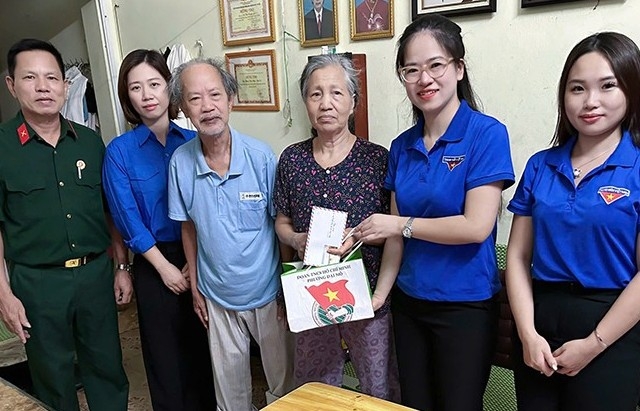 Đoàn phường Đại Mỗ thăm hỏi, tri ân cựu thanh niên xung phong