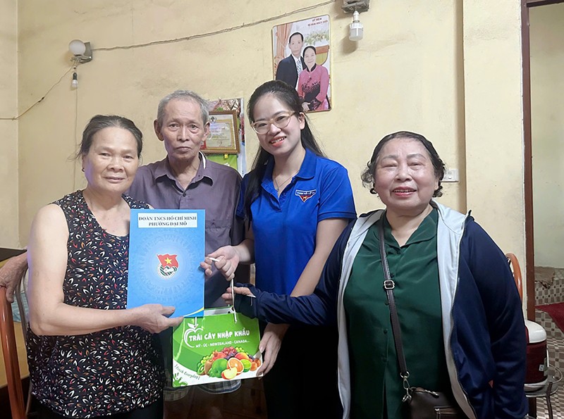 Đoàn phường Đại Mỗ thăm hỏi, tri ân cựu thanh niên xung phong