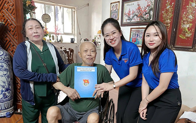 Đoàn phường Đại Mỗ thăm hỏi, tri ân cựu thanh niên xung phong