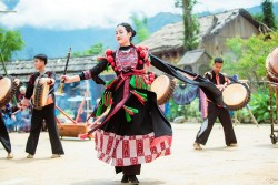 Những lát cắt văn hóa Tây Bắc độc đáo tại Lễ hội Xòe Bản Mây Fansipan
