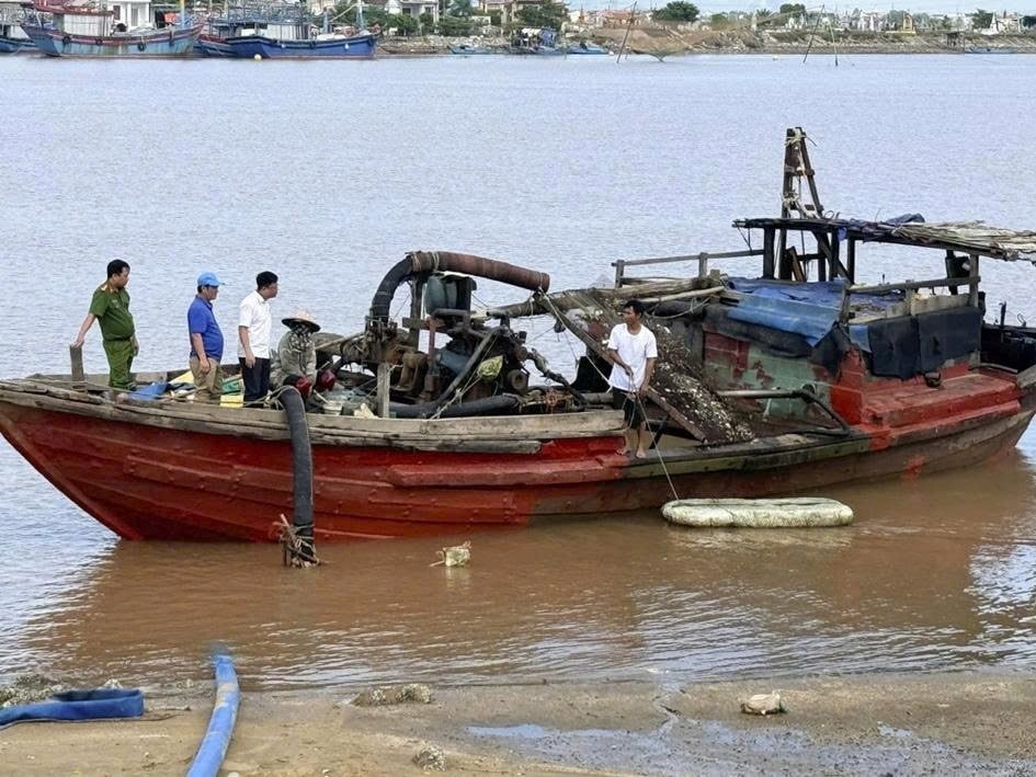 Quảng Trị: Tạm giữ gần 1.400m3 cát khai thác trái phép