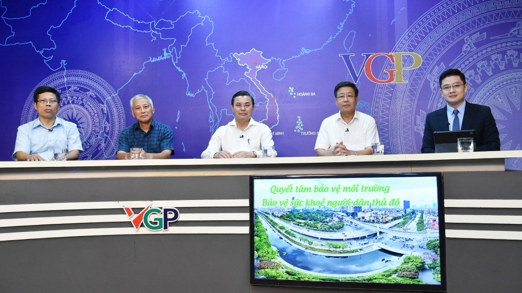 Các đại biểu trao đổi tại Tọa đàm