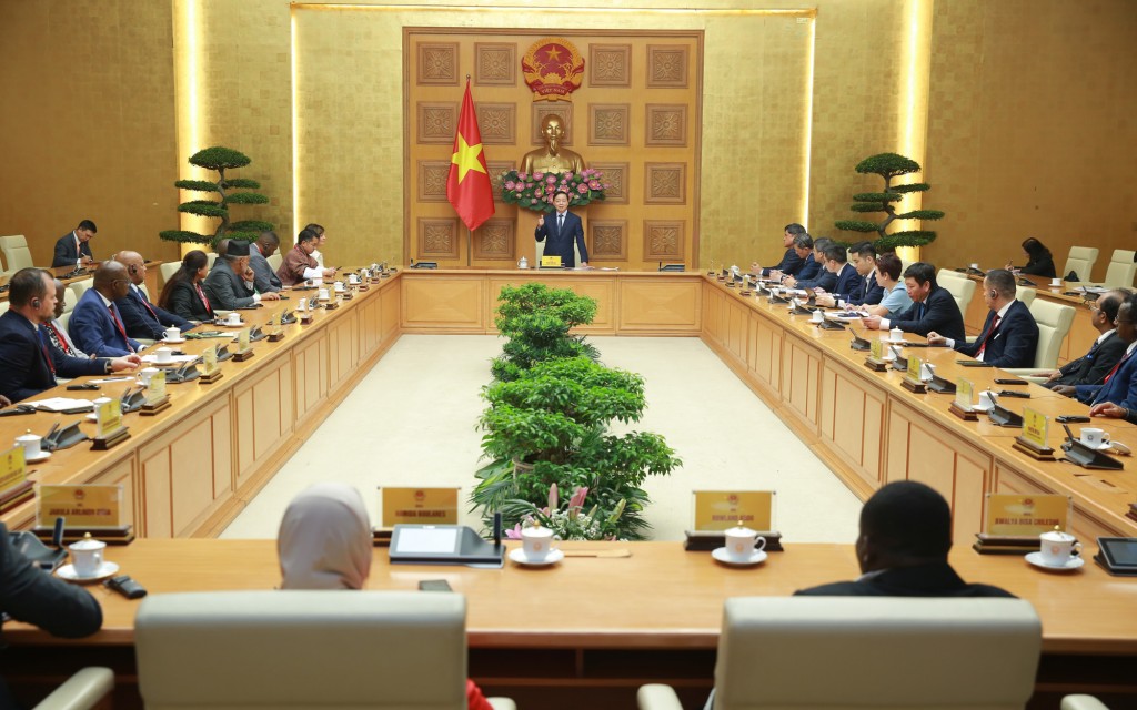 Phó Thủ tướng Trần Hồng Hà cho biết một trong những điểm nổi bật của Chương trình OCOP tại Việt Nam là luôn gắn với xây dựng nông thôn mới và xóa đói giảm nghèo, có sự hỗ trợ ngân sách nhà nước, nâng cao tri thức, hiện đại hóa nông thôn - Ảnh: VGP/Minh Khôi