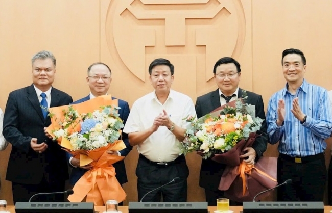 Hà Nội: Trao quyết định về công tác cán bộ
