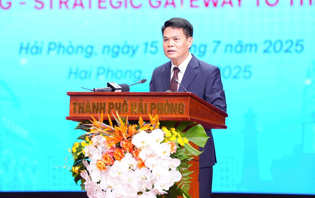 Đồng chí Lê Ngọc Châu, Phó bí thư Thành uỷ, Chủ tịch UBND TP Hải Phòng phát biểu tại Hội nghị