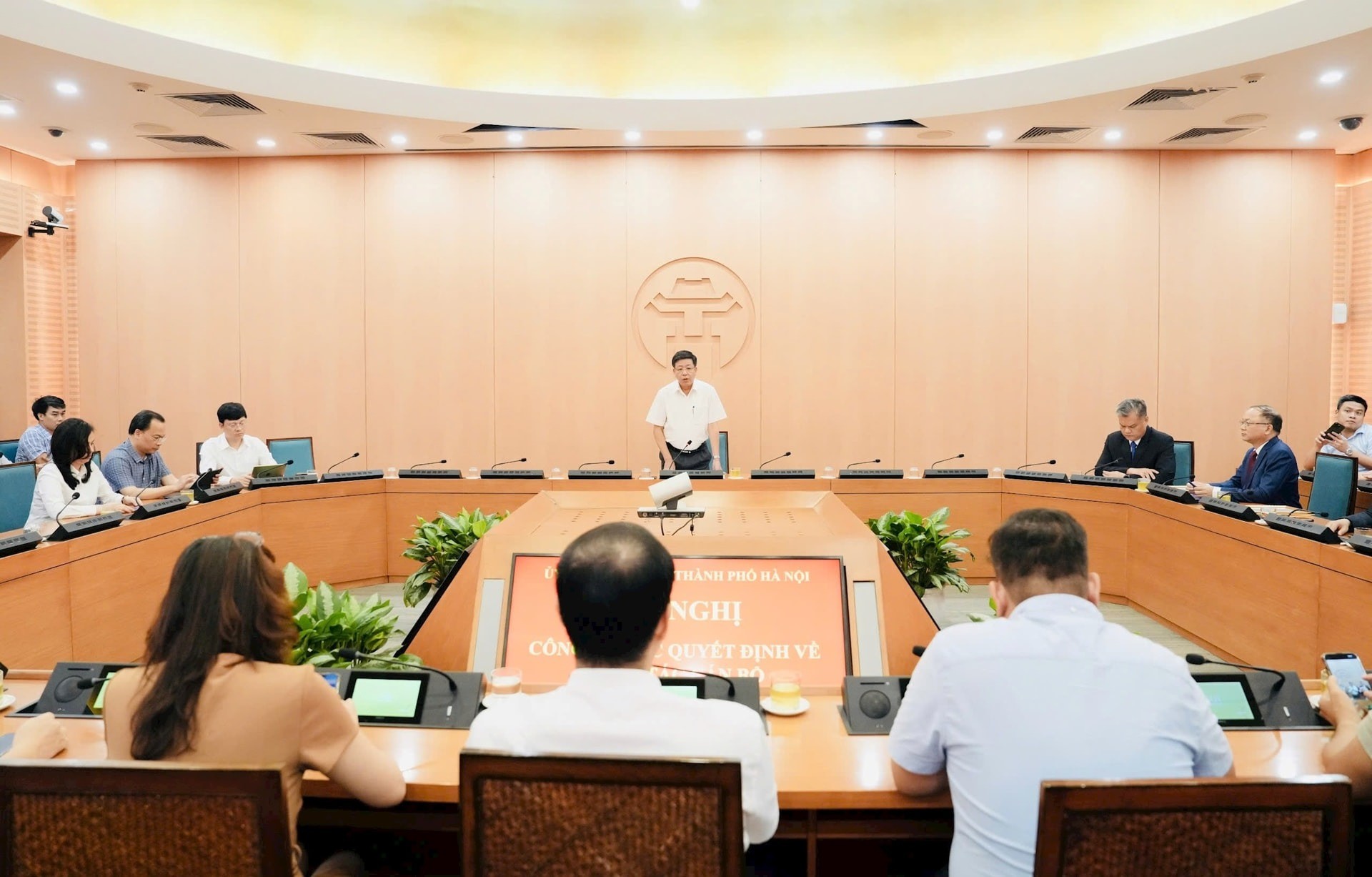 Phó Chủ tịch UBND thành phố Hà Nội Dương Đức Tuấn phát biểu tại hội nghị. Ảnh: Đình Hiệp
