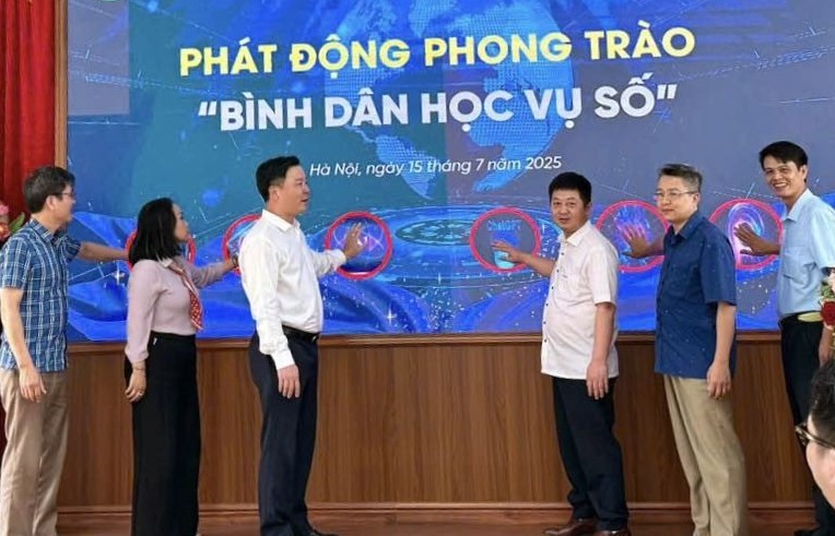 Sở Dân tộc và Tôn giáo Hà Nội phát động phong trào “Bình dân học vụ số”
