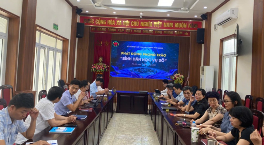 Sở Dân tộc và Tôn giáo Hà Nội phát động phong trào “Bình dân học vụ số”