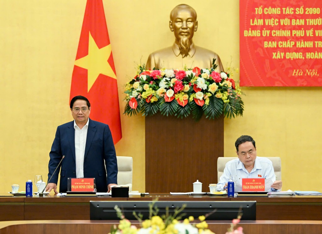 Thủ tướng Chính phủ Phạm Minh Chính và Chủ tịch Quốc hội Trần Thanh Mẫn chủ trì cuộc làm việc - Ảnh: VGP/Nhật Bắc