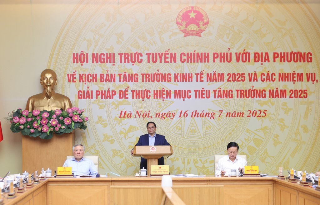 Phấn đấu tăng trưởng kinh tế năm 2025 từ 8,3-8,5%