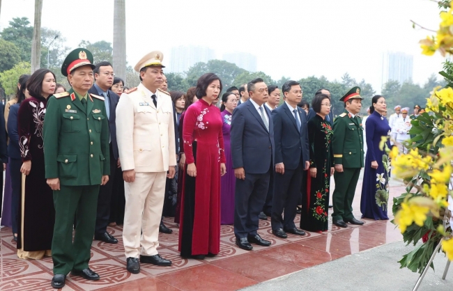 Đồng loạt tổ chức Lễ thắp nến tri ân các anh hùng liệt sĩ