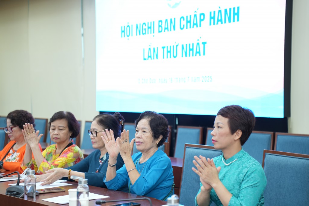 Các đại biểu đồng nhất ý kiến, hưởng ứng các phong trào thi đua hướng tới chào mừng đại hội đại biểu các cấp