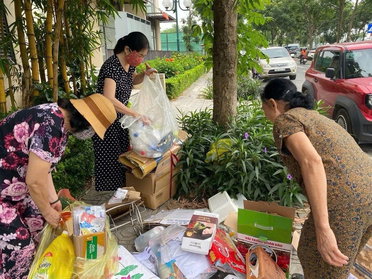 Phụ nữ phường Việt Hưng lan tỏa tinh thần trách nhiệm, sẻ chia trong cộng đồng Phụ nữ phường Việt Hưng lan tỏa tinh thần trách nhiệm, sẻ chia trong cộng đồng