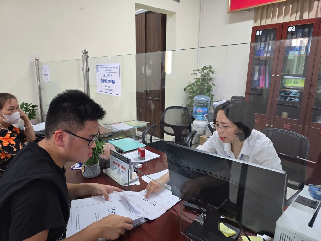 Bài 3: Tâm tư người cán bộ thời chính quyền hai cấp