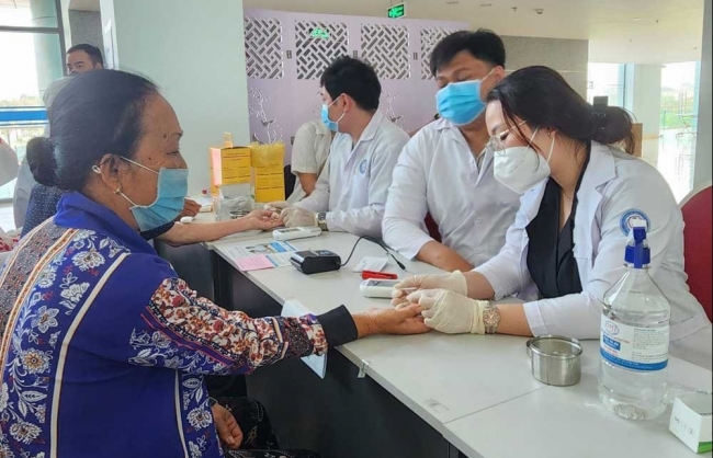 Vĩnh Long đặt mục tiêu chăm sóc toàn diện sức khỏe người dân