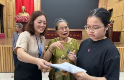 Hỗ trợ người dân hoàn thiện hồ sơ hưởng trợ cấp hưu trí xã hội