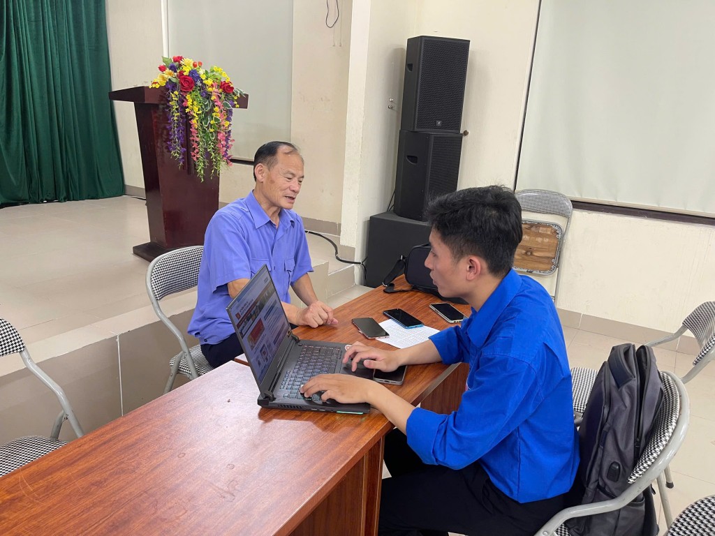 Hỗ trợ đảng viên giải quyết thủ tục hành chính trên môi trường số