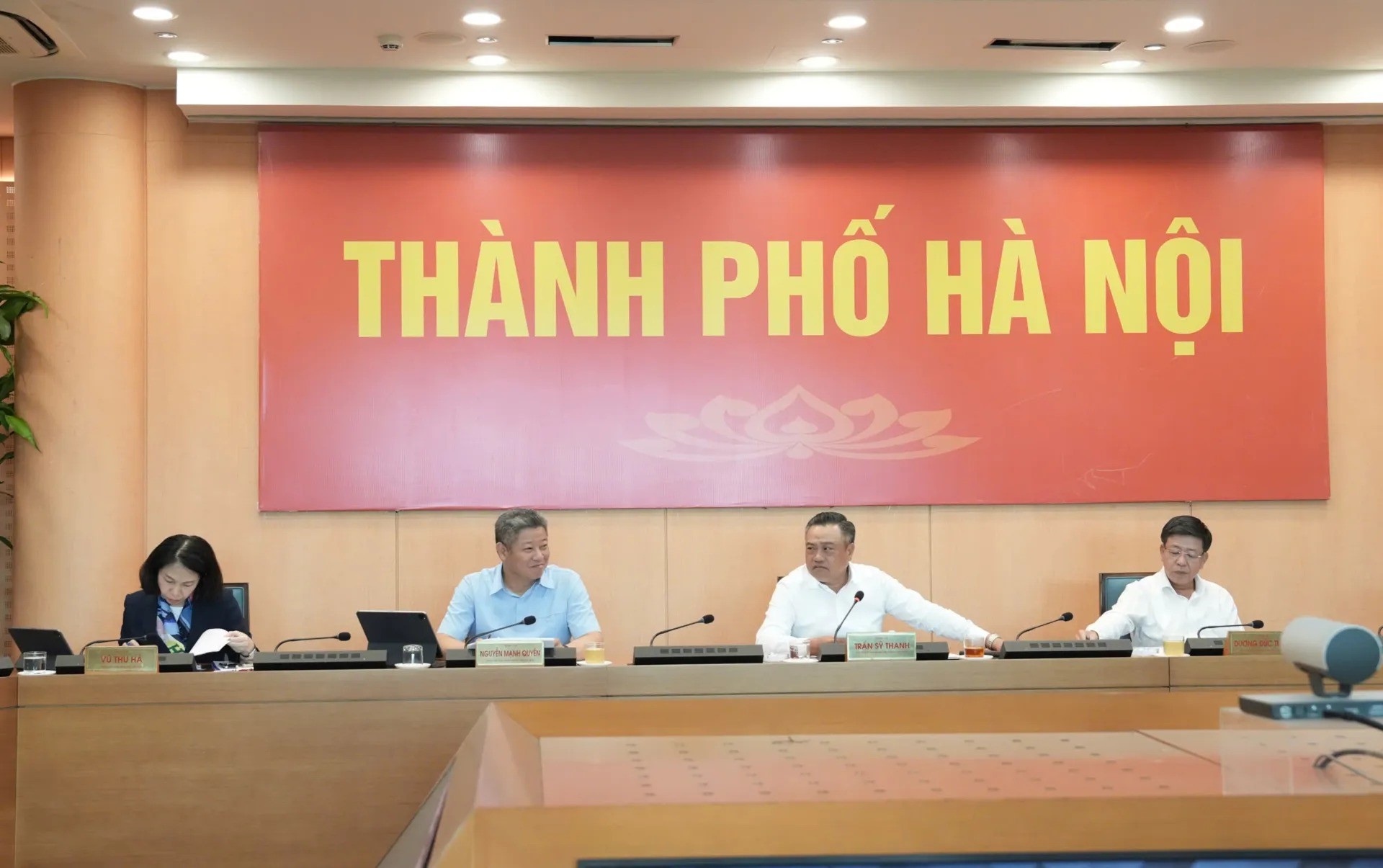 Chủ tịch UBND TP Hà Nội Trần Sỹ Thanh - Trưởng Ban Chỉ đạo phòng, chống lãng phí và Tổ trưởng Tổ công tác đặc biệt của UBND TP chủ trì Phiên họp thứ 6 Ban Chỉ đạo phòng, chống lãng phí và Phiên họp thứ 8 Tổ công tác đặc biệt. Ảnh: Hồng Thái