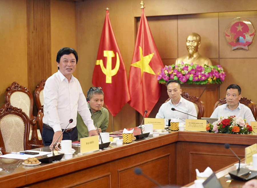 Ông Lê Thanh Kim - Phó Tổng Biên tập Báo Đại biểu Nhân dân, đại diện Hội đồng Giám khảo trả lời câu hỏi của phóng viên tại họp báo.