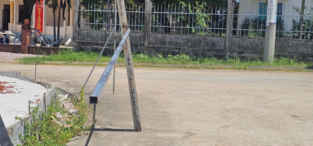 Dấu hiệu kém chất lượng tại Quảng trường trung tâm hành chính Gò Nổi