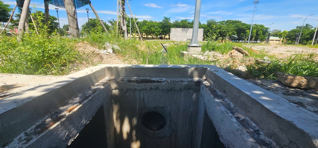 Dấu hiệu kém chất lượng tại Quảng trường trung tâm hành chính Gò Nổi