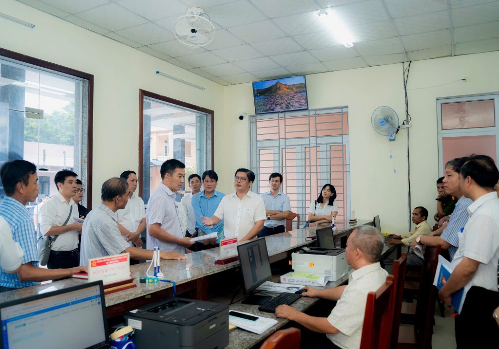 Phó Chủ tịch UBND TP Huế Nguyễn Chí Tài kiểm tra vận hành chính quyền 2 cấp tại xã Long Quảng 