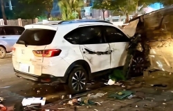 Xe ô tô “ điên” tông liên hoàn khiến nhiều người thương vong