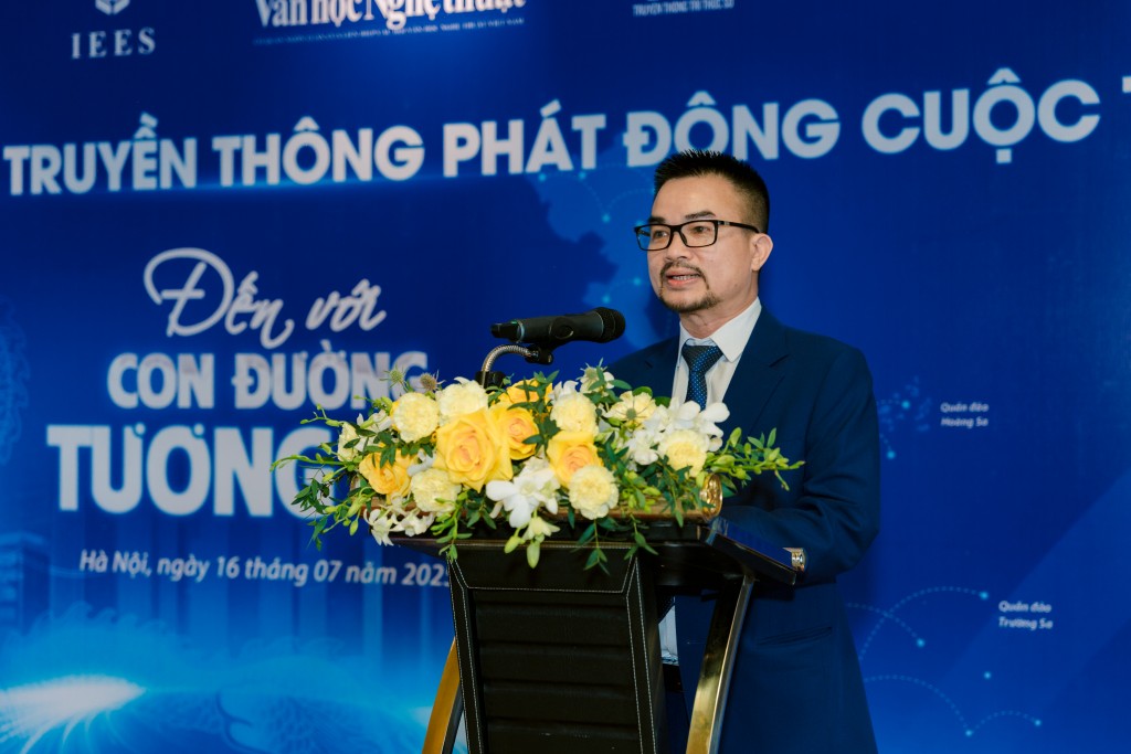 Tiến sĩ Nguyễn Văn Khương - Viện trưởng Viện Khoa học Giáo dục và Môi trường, đồng Trưởng Ban Tổ chức cuộc thi chia sẻ về ý nghĩa của cuốn sách