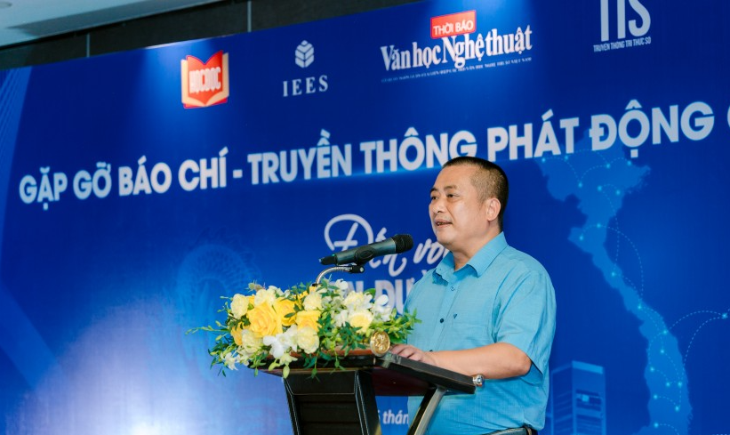 Nhà văn Nguyễn Xuân Tuấn