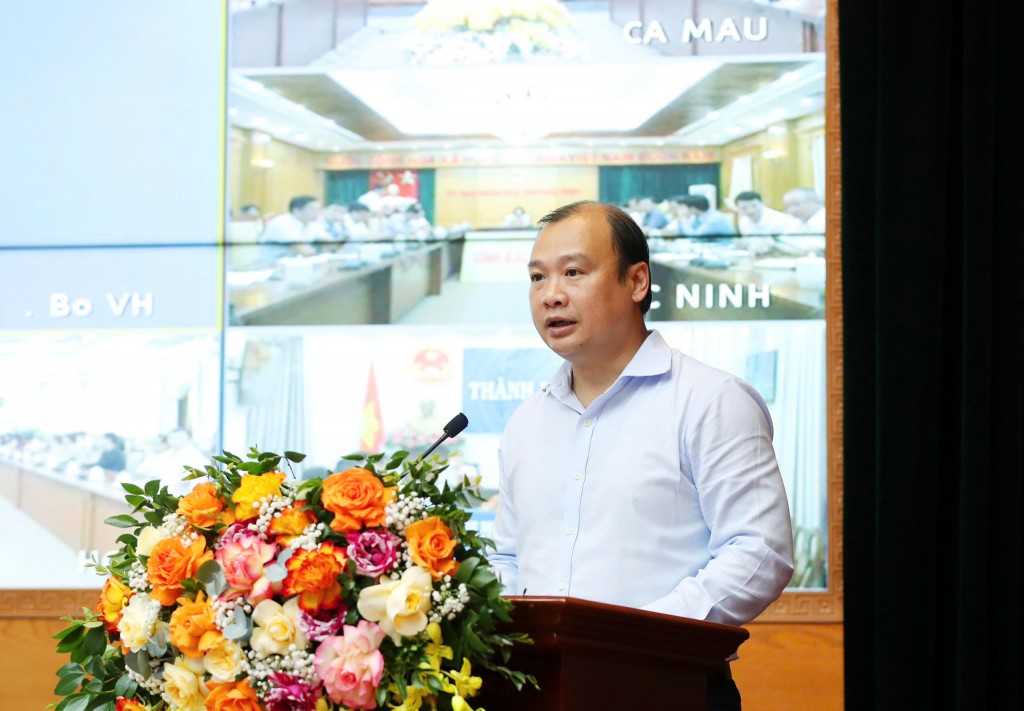 Thứ trưởng Thường trực Bộ VHTTDL Lê Hải Bình báo cáo tóm tắt kết quả thực hiện nhiệm vụ 6 tháng đầu năm, nhiệm vụ trọng tâm 6 tháng cuối năm 2025 (Ảnh: Trần Huấn)