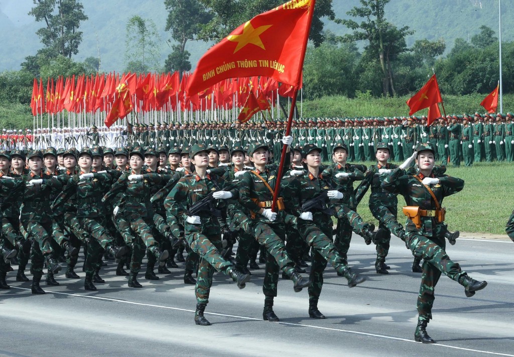 Khối nữ quân y tham gia hợp luyện. Ảnh: Trọng Đức - TTXVN Khối nữ quân y tham gia hợp luyện. Ảnh: Trọng Đức - TTXVN