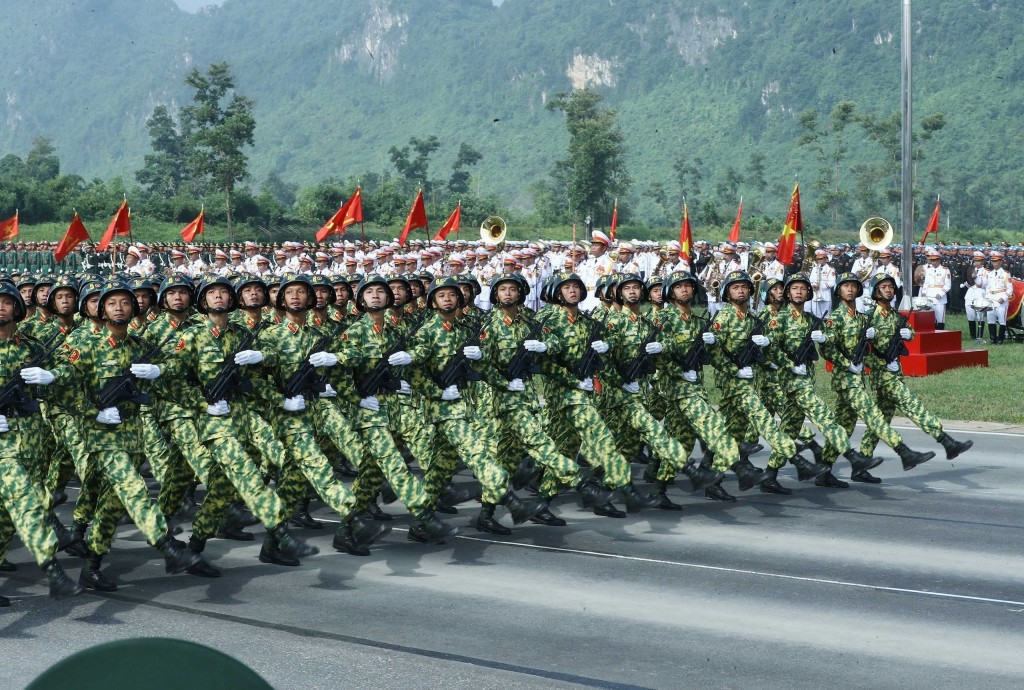 Khối nữ Gìn giữ hòa bình tham gia hợp luyện. Ảnh: Trọng Đức - TTXVN Khối nữ Gìn giữ hòa bình tham gia hợp luyện. Ảnh: Trọng Đức - TTXVN