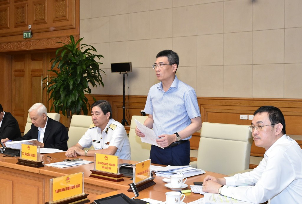 Lãnh đạo doanh nghiệp phát biểu góp ý các dự thảo
