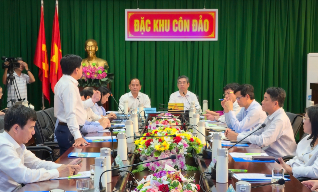 Các chuyên gia y tế đề xuất các giải pháp trước mắt và lâu dài giúp nâng cao năng lực y tế tại đặc khu Côn Đảo dưới sự chủ trì của Đồng chí Nguyễn Phước Lộc, Phó Bí thư Thành uỷ TP Hồ Chí Minh