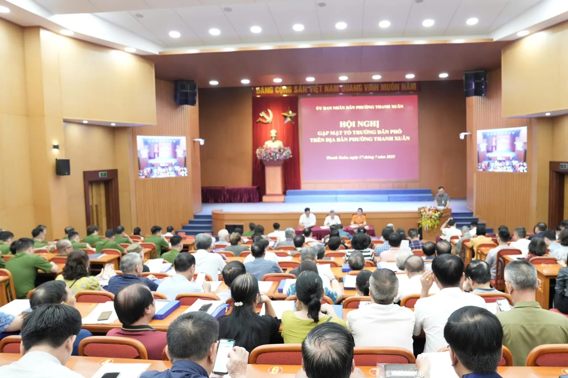 Quang cảnh hội nghị